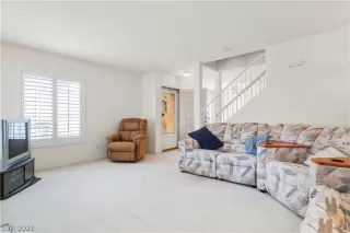 Photo #5: 2302947 Listing