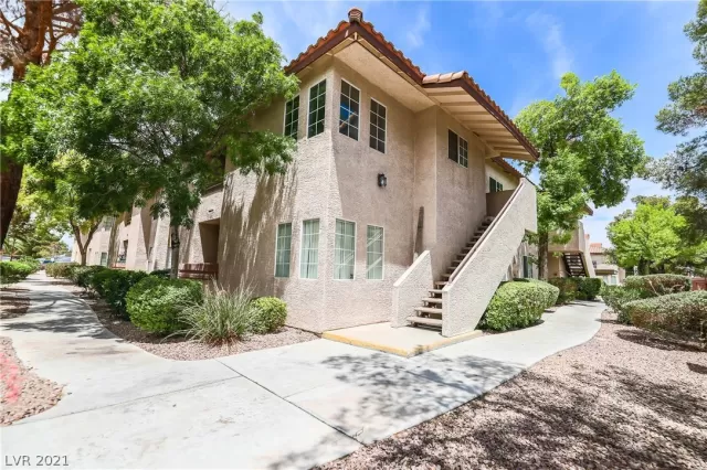 MLS: 2302951 Condo For Sale