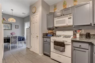 Photo #6: 2302958 Listing 