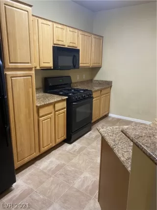 Photo #3: 2302965 Listing 