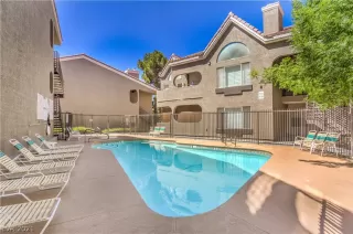 Photo #3: 2302986 Listing