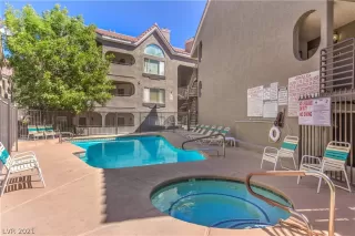 Photo #4: 2302986 Listing