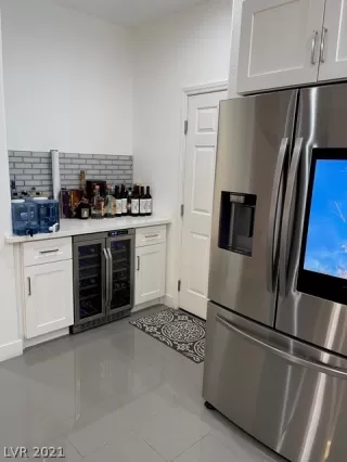 Photo #1: 2302999 Listing 