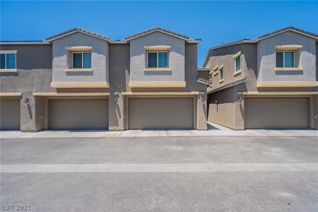 MLS: 2303026 Condo For Sale