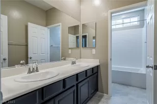 Photo #3: 2303026 Listing 