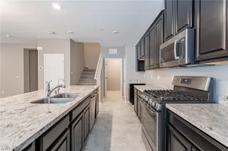 Photo #5: 2303026 Listing 