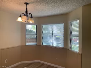 Photo #3: 2303062 Listing