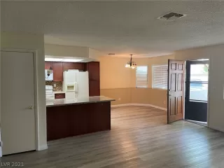 Photo #4: 2303062 Listing