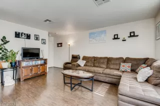 Photo #4: 2303083 Listing