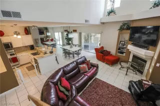 Photo #3: 2303092 Listing