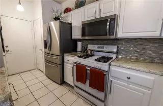 Photo #6: 2303092 Listing