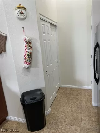 Photo #6: 2303095 Listing