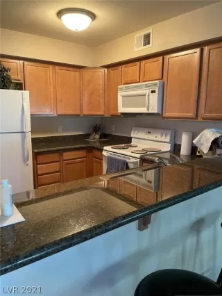 Photo #6: 2303110 Listing