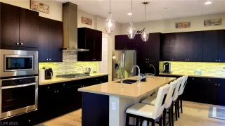 Photo #4: 2303113 Listing 