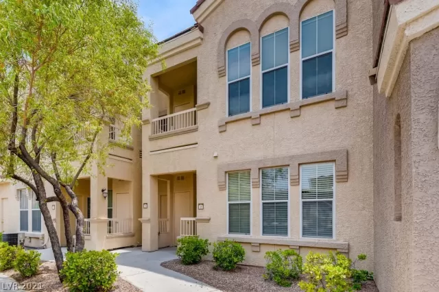 MLS: 2303115 Condo For Sale