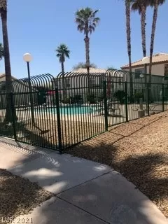 Photo #5: 2303142 Listing 