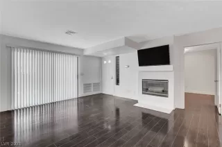 Photo #5: 2303146 Listing 