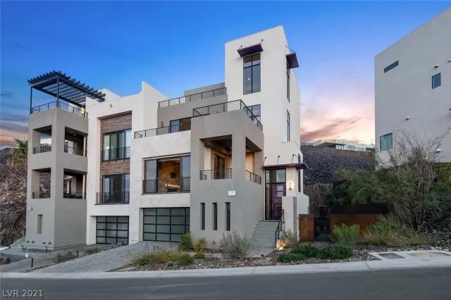 MLS: 2303159 Condo For Sale