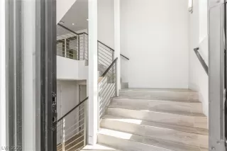 Photo #1: 2303159 Listing 