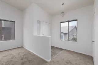 Photo #4: 2303189 Listing