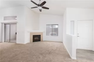 Photo #5: 2303189 Listing