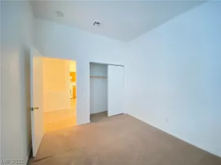 Photo #5: 2303220 Listing 