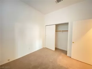 Photo #6: 2303220 Listing 