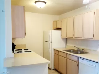 Photo #5: 2303246 Listing 