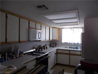 Photo #2: 2303291 Listing