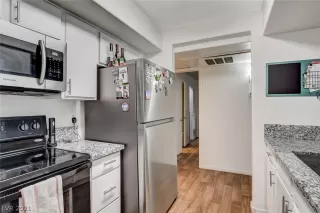 Photo #4: 2303293 Listing