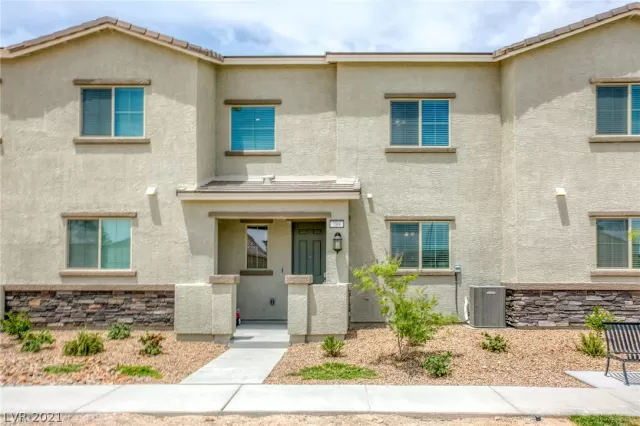 MLS: 2303296 Condo For Sale