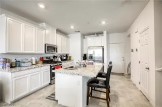 Photo #1: 2303296 Listing 