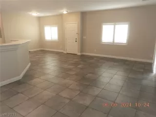 Photo #4: 2303300 Listing 