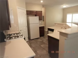 Photo #6: 2303300 Listing 