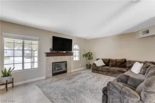 Photo #3: 2303321 Listing