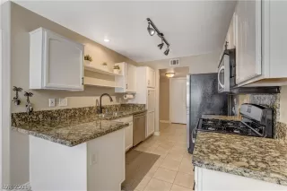 Photo #6: 2303321 Listing