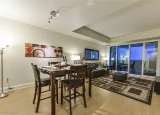 Photo #5: 2303351 Listing