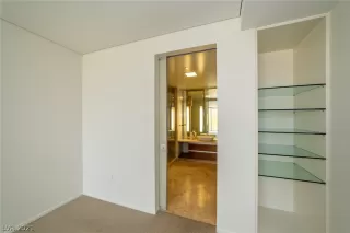 Photo #4: 2303409 Listing