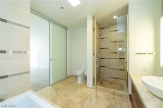 Photo #5: 2303409 Listing