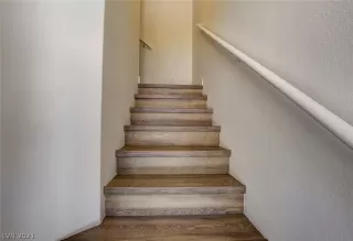 Photo #4: 2303422 Listing