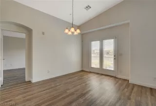 Photo #6: 2303422 Listing