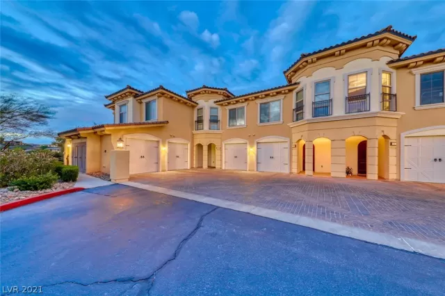 MLS: 2303467 Condo For Sale