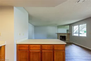 Photo #5: 2303480 Listing