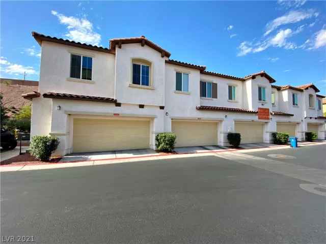 MLS: 2303494 Condo For Sale