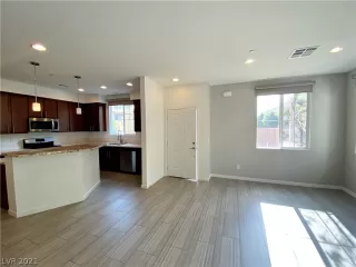 Photo #3: 2303494 Listing 