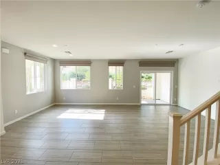 Photo #5: 2303494 Listing 