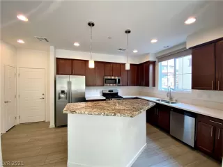 Photo #6: 2303494 Listing 