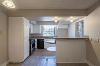 Photo #1: 2303500 Listing 