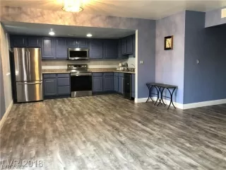 Photo #4: 2303502 Listing