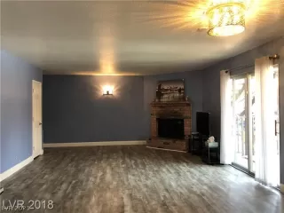 Photo #5: 2303502 Listing